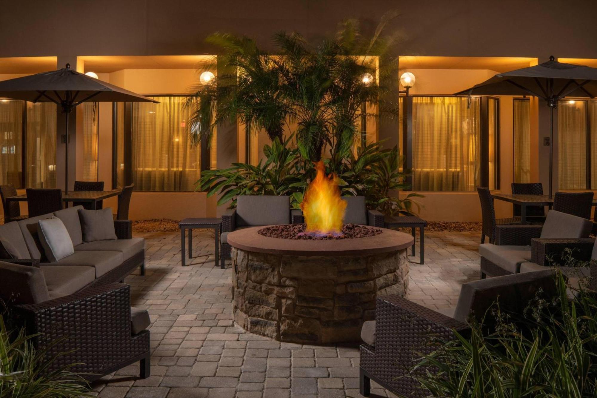 Courtyard By Marriott Jacksonville At The Mayo Clinic Campus/Beaches Extérieur photo
