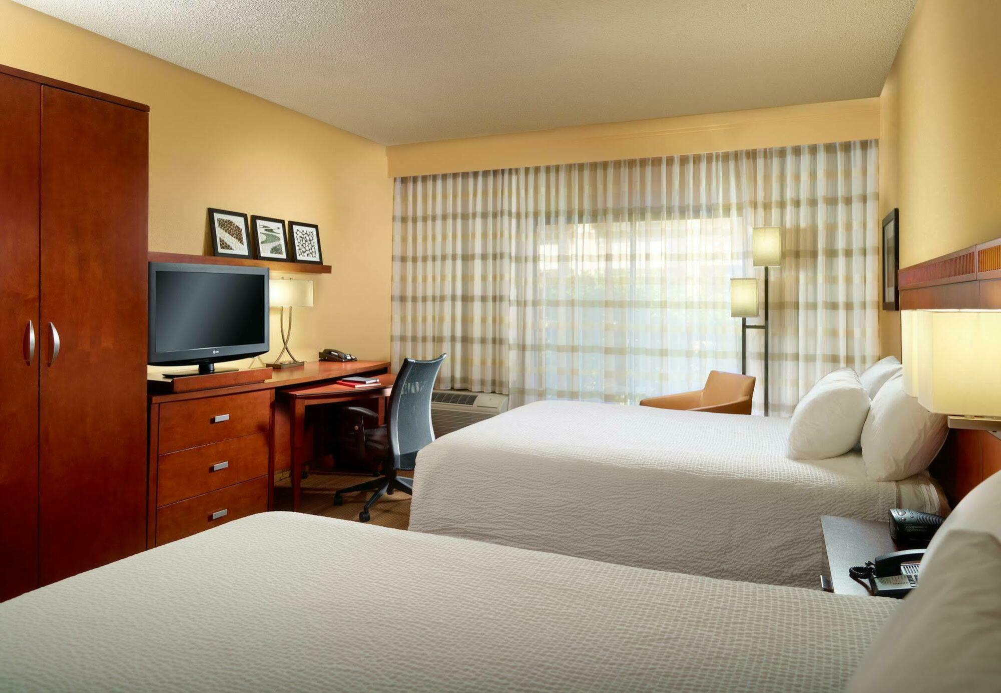 Courtyard By Marriott Jacksonville At The Mayo Clinic Campus/Beaches Extérieur photo